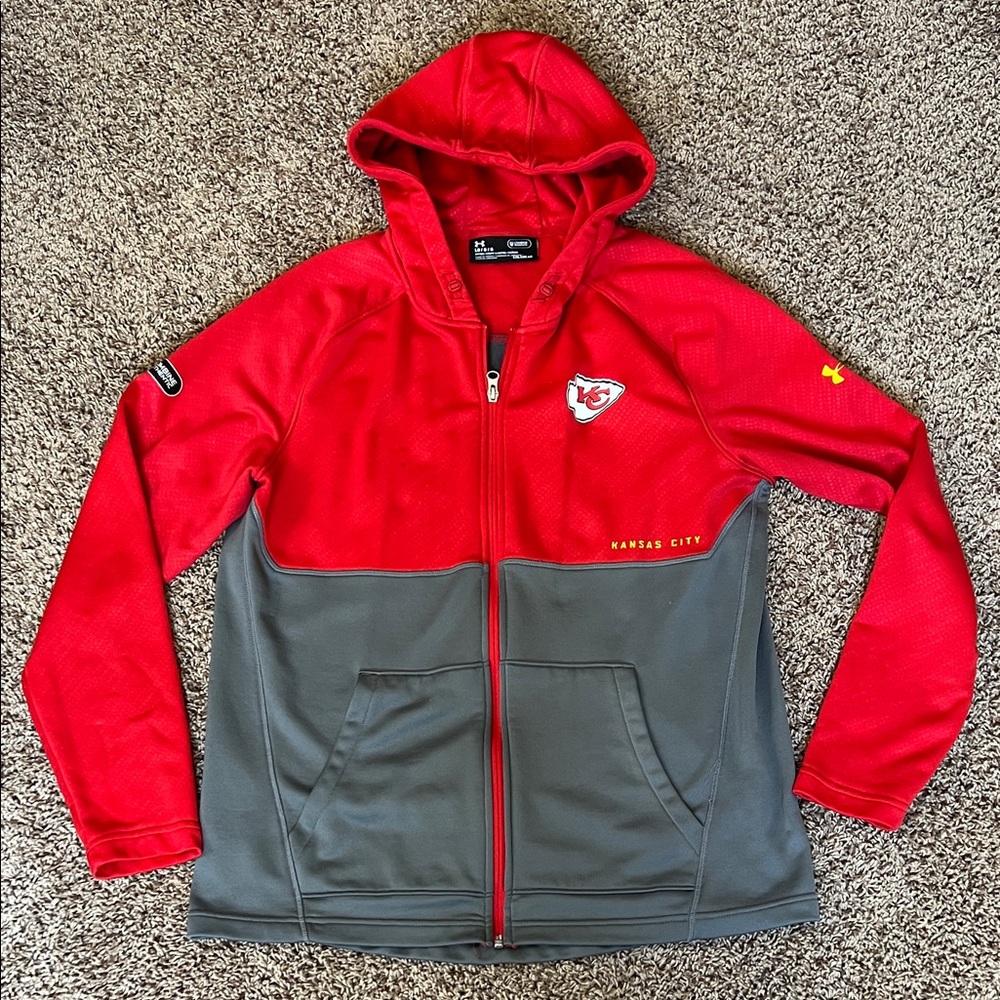 Red and gray UA chiefs zip up men’s medium